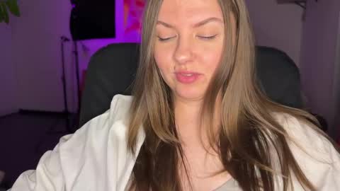 Snapshot of _private_person_ chatting on March 3, 2025, 5:29 pm HADLY today day-off see u online 0112 online show from March 3, 2025, 5:29 pm