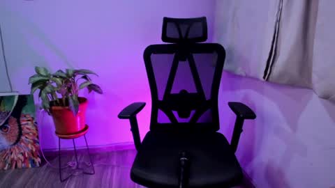 Snapshot of _purplecherry_ chatting on August 7, 2026, 2:13 am Cherr online show from August 7, 2026, 2:13 am