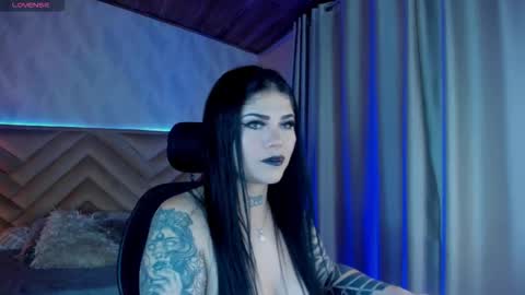 Snapshot of _raven_black chatting on October 8, 2025, 12:03 pm Raven online show from October 8, 2025, 12:03 pm