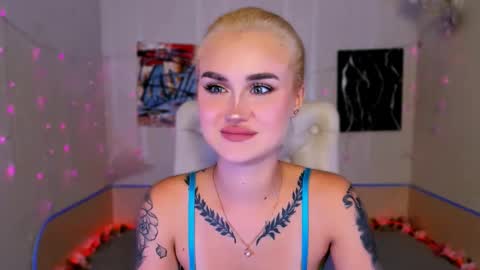 _ravena online show from October 19, 2025, 3:56 pm