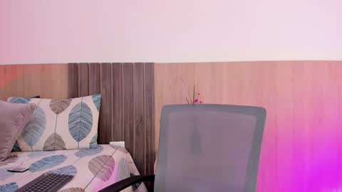 _samantagomez online show from October 23, 2025, 8:18 pm