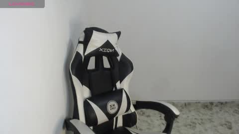 _samantha_fox19 online show from April 1, 2026, 2:25 pm