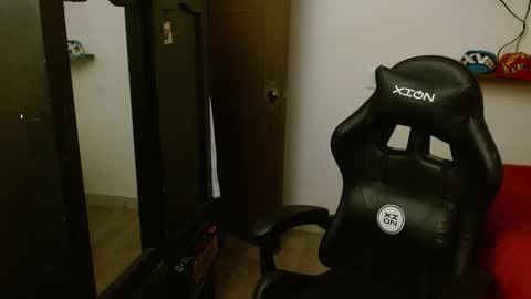 SCHNEIDER online show from November 19, 2025, 4:56 am