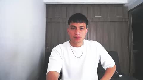 Juan Pablo-independent model online show from September 19, 2025, 5:24 pm