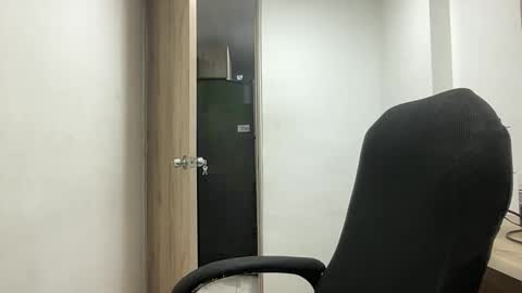 Juan Pablo-independent model online show from October 5, 2025, 1:37 am