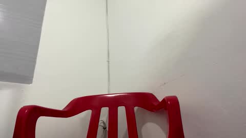 Juan Pablo-independent model online show from November 21, 2025, 7:40 am