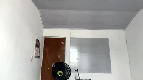 Juan Pablo-independent model online show from December 3, 2025, 4:38 pm