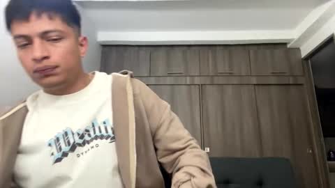 Juan Pablo-independent model online show from February 8, 2026, 4:49 am