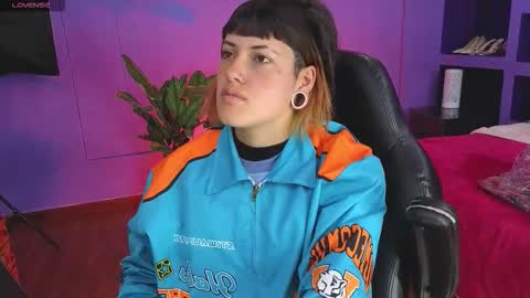 _sharlotte777 online show from October 20, 2025, 3:45 pm