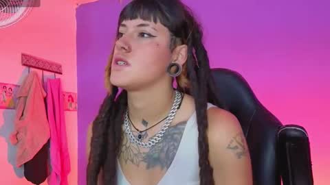 _sharlotte777 online show from November 6, 2025, 2:29 pm