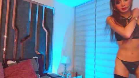 Snapshot of _silvia_vega_ chatting on May 31, 2026, 1:03 am _silvia_vega_ online show from May 31, 2026, 1:03 am