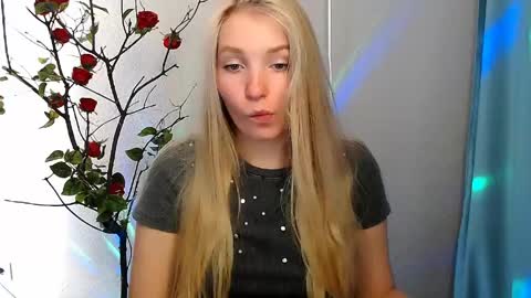 Snapshot of _snow_queen__ chatting on April 23, 2026, 1:35 pm Rachel online show from April 23, 2026, 1:35 pm