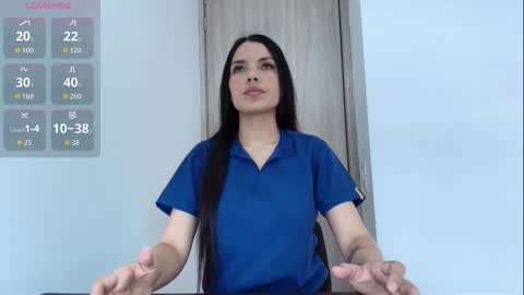 Snapshot of _sofiadeluxe_ chatting on October 10, 2025, 5:56 pm SOFIA DELUXE online show from October 10, 2025, 5:56 pm