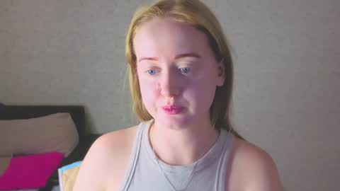 Snapshot of _sofiy_milashka chatting on November 15, 2025, 7:32 pm Sofiy online show from November 15, 2025, 7:32 pm