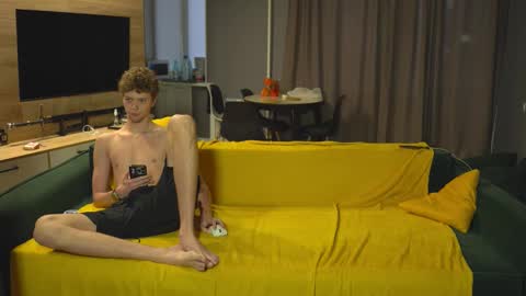 OLIVERpvt is open online show from October 24, 2025, 3:25 am