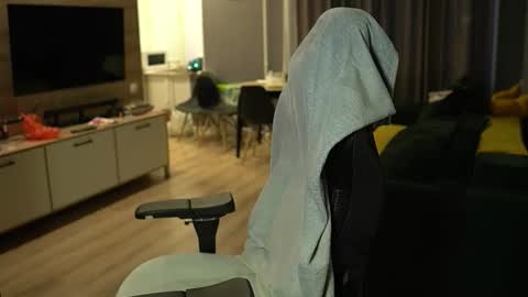 OLIVERpvt is open online show from January 15, 2026, 12:10 pm