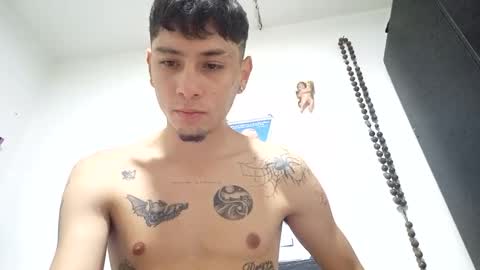 Alejandro Pinzon online show from January 28, 2025, 9:50 pm