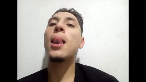 Alejandro Pinzon online show from February 3, 2025, 3:42 am