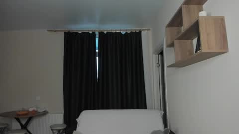 MARKPVT IS OPEN online show from September 26, 2025, 3:32 am