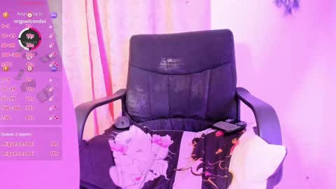 Snapshot of _strawberrycream chatting on December 1, 2024, 7:36 pm Angela online show from December 1, 2024, 7:36 pm
