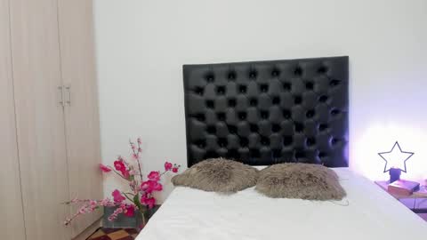 Sussi online show from February 5, 2025, 1:44 pm