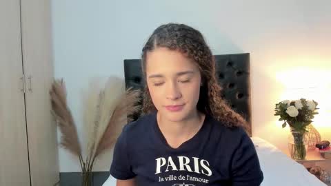 Sussi online show from September 9, 2025, 1:43 pm