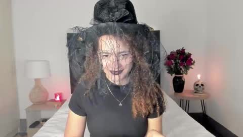 Sussi online show from October 17, 2025, 2:41 pm