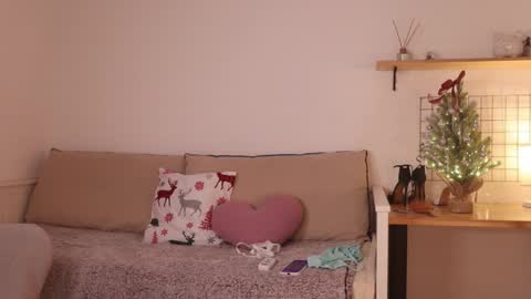 Annie online show from December 7, 2024, 4:31 am