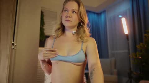 Snapshot of _teasecake_ chatting on March 30, 2026, 2:34 am Annie online show from March 30, 2026, 2:34 am