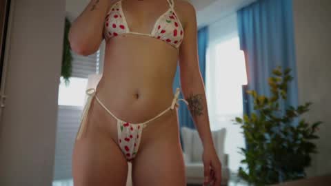 Snapshot of _teasecake_ chatting on April 7, 2026, 3:51 am Annie online show from April 7, 2026, 3:51 am