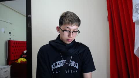 Snapshot of _thomas_hot_ chatting on December 3, 2024, 5:53 am Thomas online show from December 3, 2024, 5:53 am