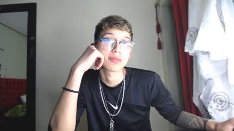 Snapshot of _thomas_hot_ chatting on December 18, 2024, 11:08 pm Thomas online show from December 18, 2024, 11:08 pm