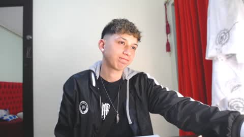 Snapshot of _thomas_hot_ chatting on January 1, 2025, 5:33 am Thomas online show from January 1, 2025, 5:33 am