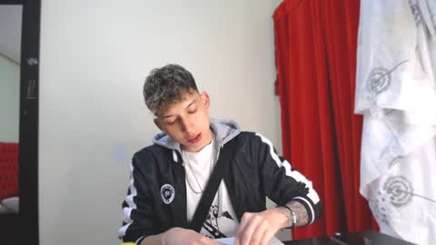 Snapshot of _thomas_hot_ chatting on January 1, 2025, 9:31 pm Thomas online show from January 1, 2025, 9:31 pm