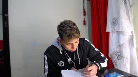 Snapshot of _thomas_hot_ chatting on January 3, 2025, 8:54 pm Thomas online show from January 3, 2025, 8:54 pm