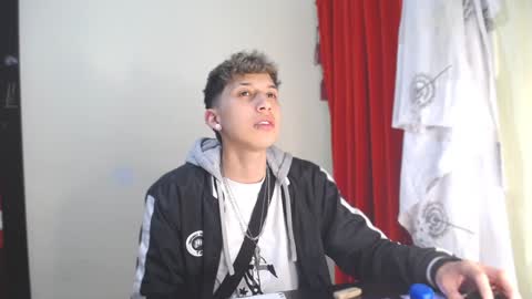 Snapshot of _thomas_hot_ chatting on January 8, 2025, 8:49 am Thomas online show from January 8, 2025, 8:49 am