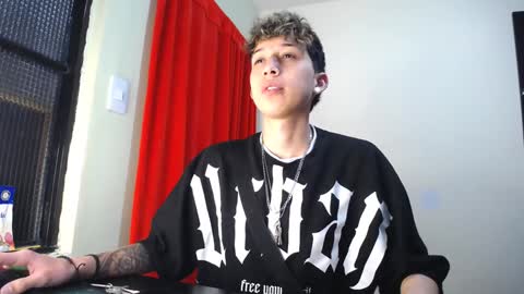 Snapshot of _thomas_hot_ chatting on February 7, 2025, 7:17 pm Thomas online show from February 7, 2025, 7:17 pm