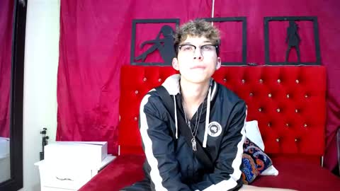 Snapshot of _thomas_hot_ chatting on February 19, 2025, 5:16 am Thomas online show from February 19, 2025, 5:16 am