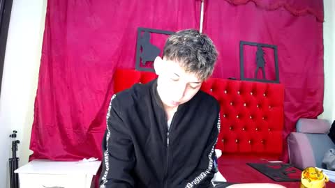 Snapshot of _thomas_hot_ chatting on March 7, 2025, 1:53 am Thomas online show from March 7, 2025, 1:53 am