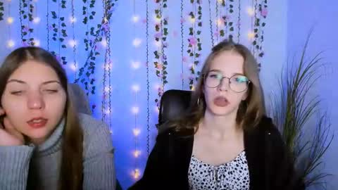 _tiana_moon online show from September 22, 2025, 6:15 am