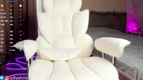 Julia online show from April 2, 2026, 5:16 am