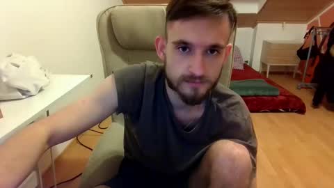 Snapshot of _v_l_a_d_ chatting on February 4, 2025, 5:10 am Vlad online show from February 4, 2025, 5:10 am