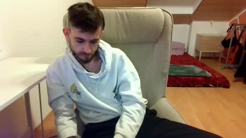 Snapshot of _v_l_a_d_ chatting on February 5, 2025, 3:34 am Vlad online show from February 5, 2025, 3:34 am