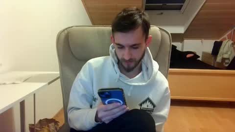 Snapshot of _v_l_a_d_ chatting on March 8, 2025, 11:18 pm Vlad online show from March 8, 2025, 11:18 pm