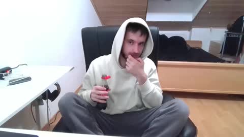 Snapshot of _v_l_a_d_ chatting on November 7, 2025, 10:43 pm Vlad online show from November 7, 2025, 10:43 pm