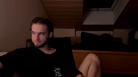 Snapshot of _v_l_a_d_ chatting on July 17, 2026, 10:14 pm Vlad online show from July 17, 2026, 10:14 pm