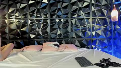 _valentina_69 online show from January 8, 2025, 3:51 am