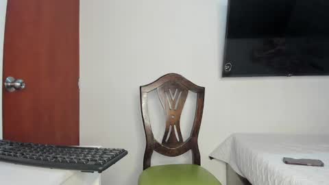 Snapshot of _valentina_69 chatting on June 7, 2026, 12:15 am _valentina_69 online show from June 7, 2026, 12:15 am