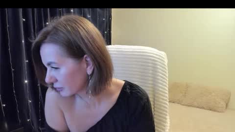 _vallylove online show from October 2, 2025, 9:22 pm