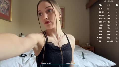 Snapshot of _velvetty_ chatting on May 10, 2026, 6:24 pm Velvet online show from May 10, 2026, 6:24 pm